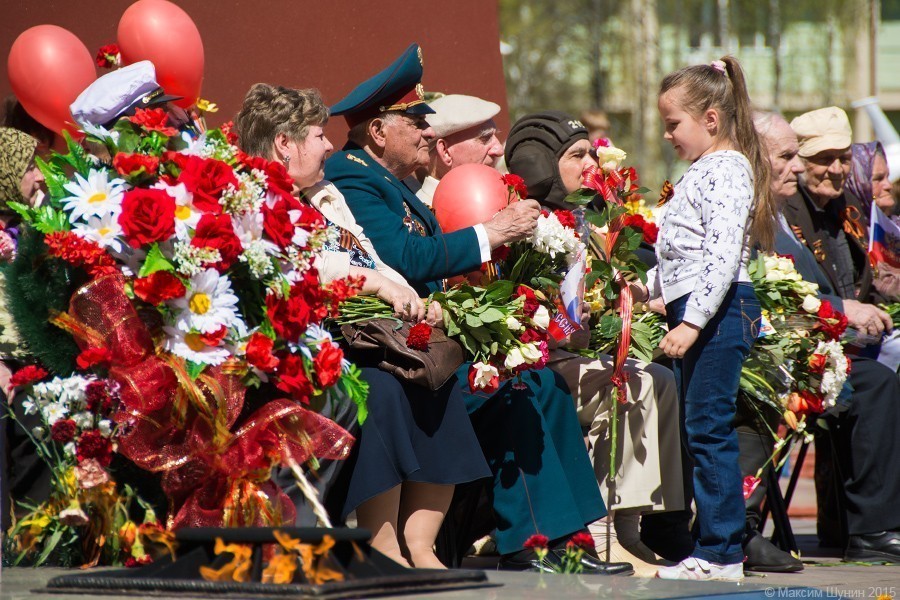 Чем важен праздник день победы. Празднование дня Победы. Торжественное празднование дня Победы. Традиции празднования дня Победы. Традиции празднования 9 мая.