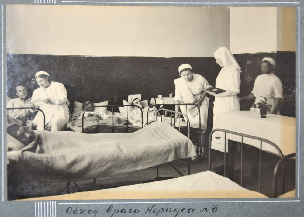 Госпиталь войны ульяновск. Госпитали в Ленинграде 1941-1945 гг. Военный госпиталь 1944 СССР. Военный госпиталь полевой 1942.